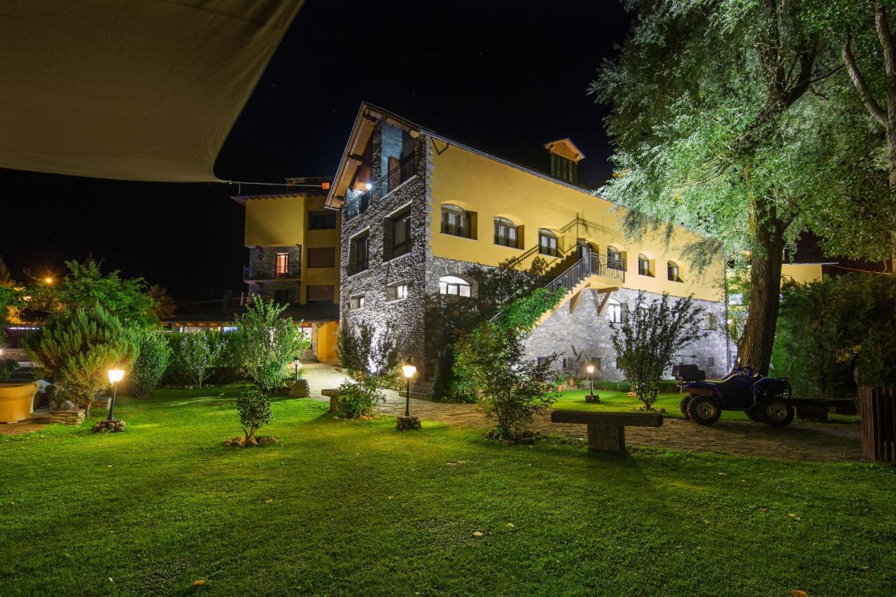 Hotel Restaurant Castellarnau Escalo Exterior photo